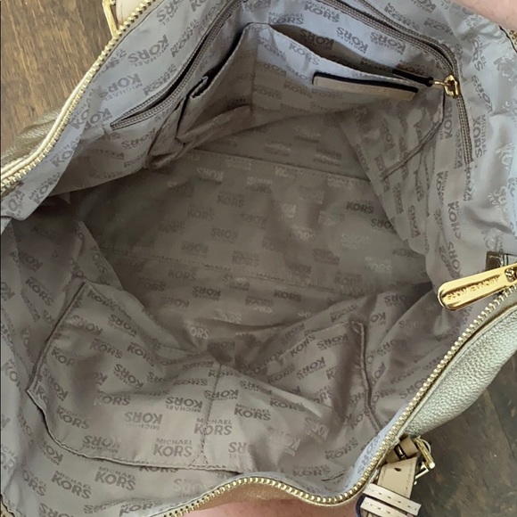 Michael Kors tote and wallet - Picture 3 of 3